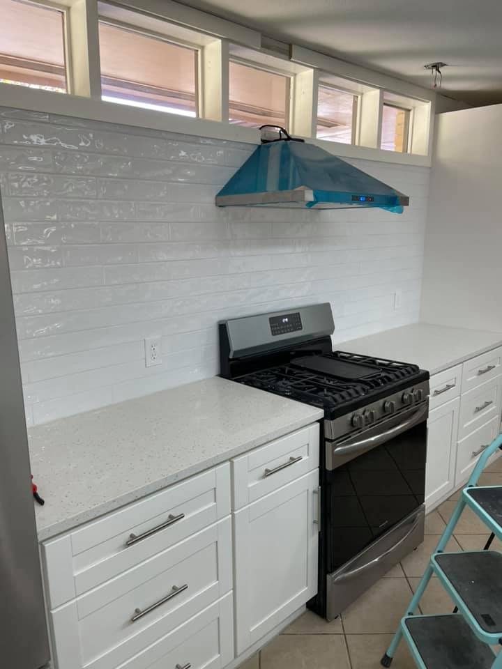 White subway tile kitchen backsplash professionally installed in Brownwood TX by Heart of Texas Flooring